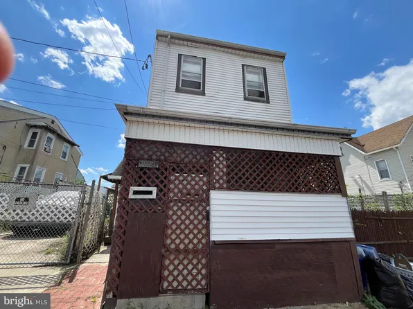 1023 N 25th St, Camden, NJ 08105