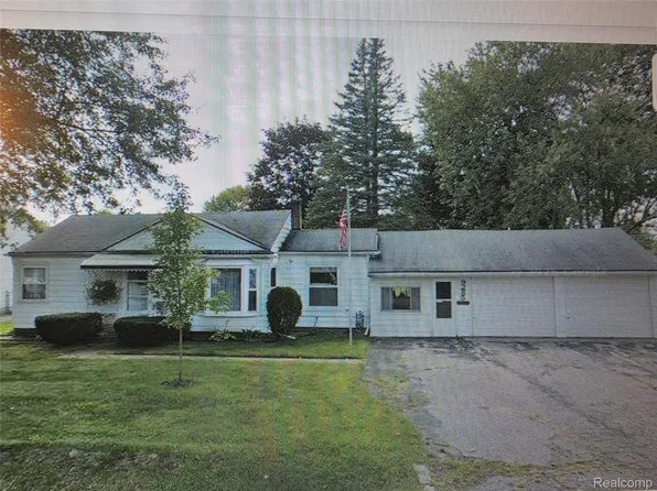 9285 Elmhurst Ave, Plymouth, MI 48170