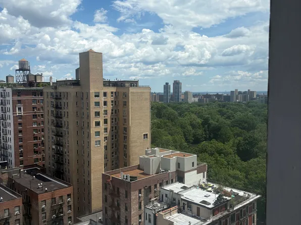 400 Central Park West image 1 of 7
