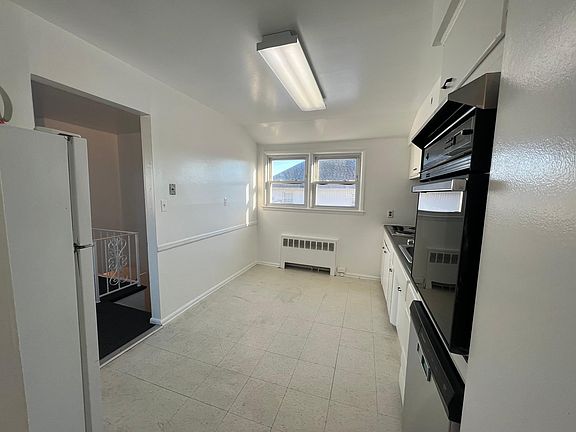 2nd image of 529 Bayview Ave Floor 2