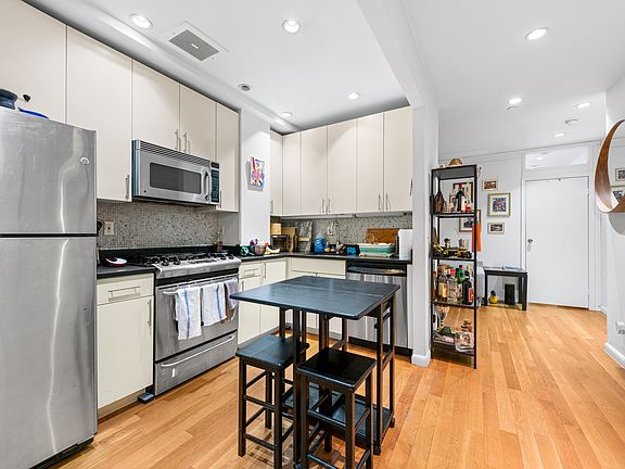 2nd image of 159 Bleecker St APT 3A