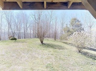 902 Deer Run Rd, Celina, TN 38551