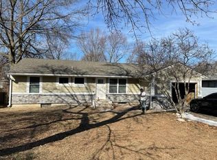 1300 SW Peggy Cir, Lees Summit, MO 64081