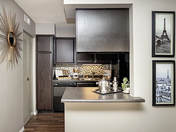 1 Bed, 1 Bath Kitchen