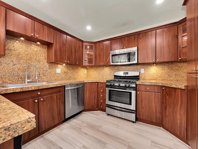 6323 SW 116th Pl #C — Photo 12