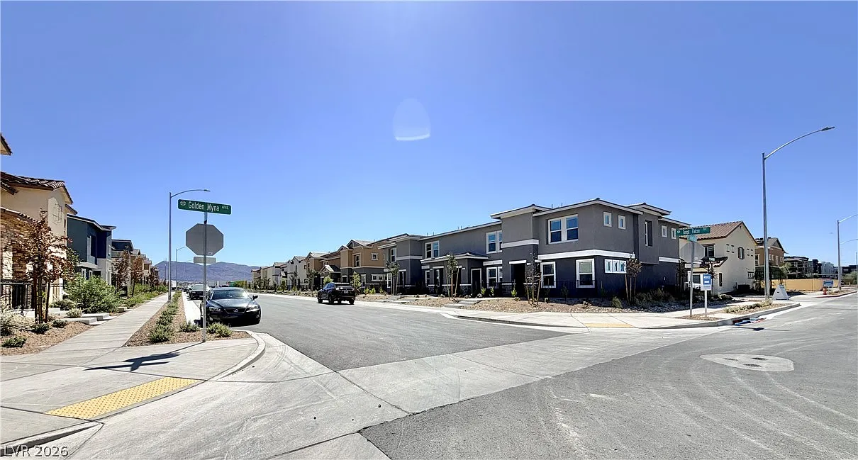 3 bed, 2.5 bath, 1410 sqft, $1,950 — Photo 2