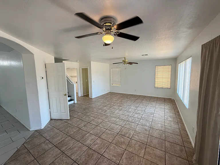 1450 E 12th Pl — Photo 17