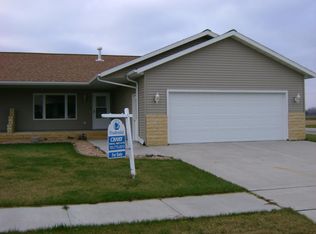 5702 Cypress Point Dr, Grand Forks, ND 58201