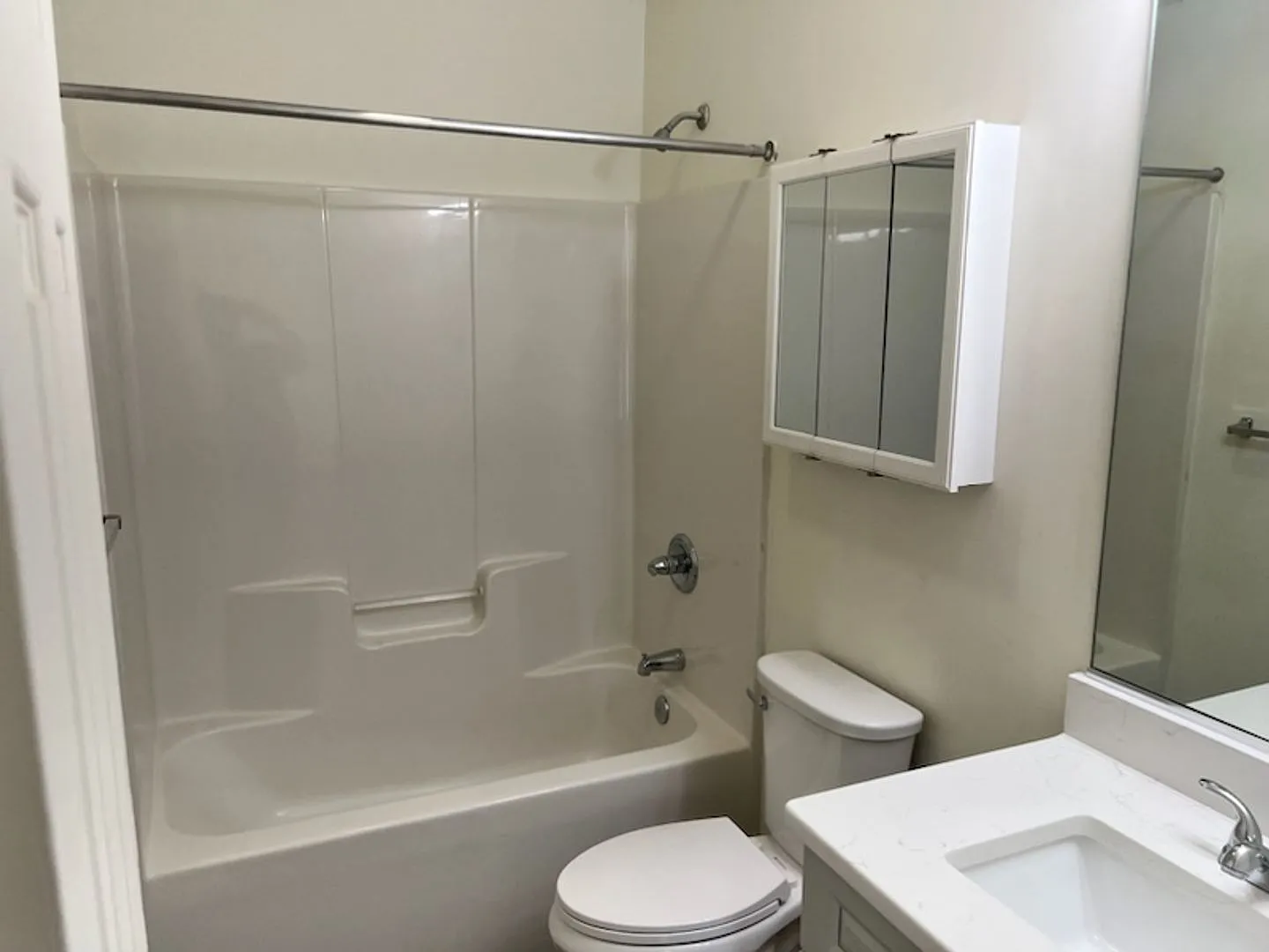 Upcoming Renovated 3 Bedroom Home in Convenient Location! Showings tentatively scheduled to begin... — Photo 4