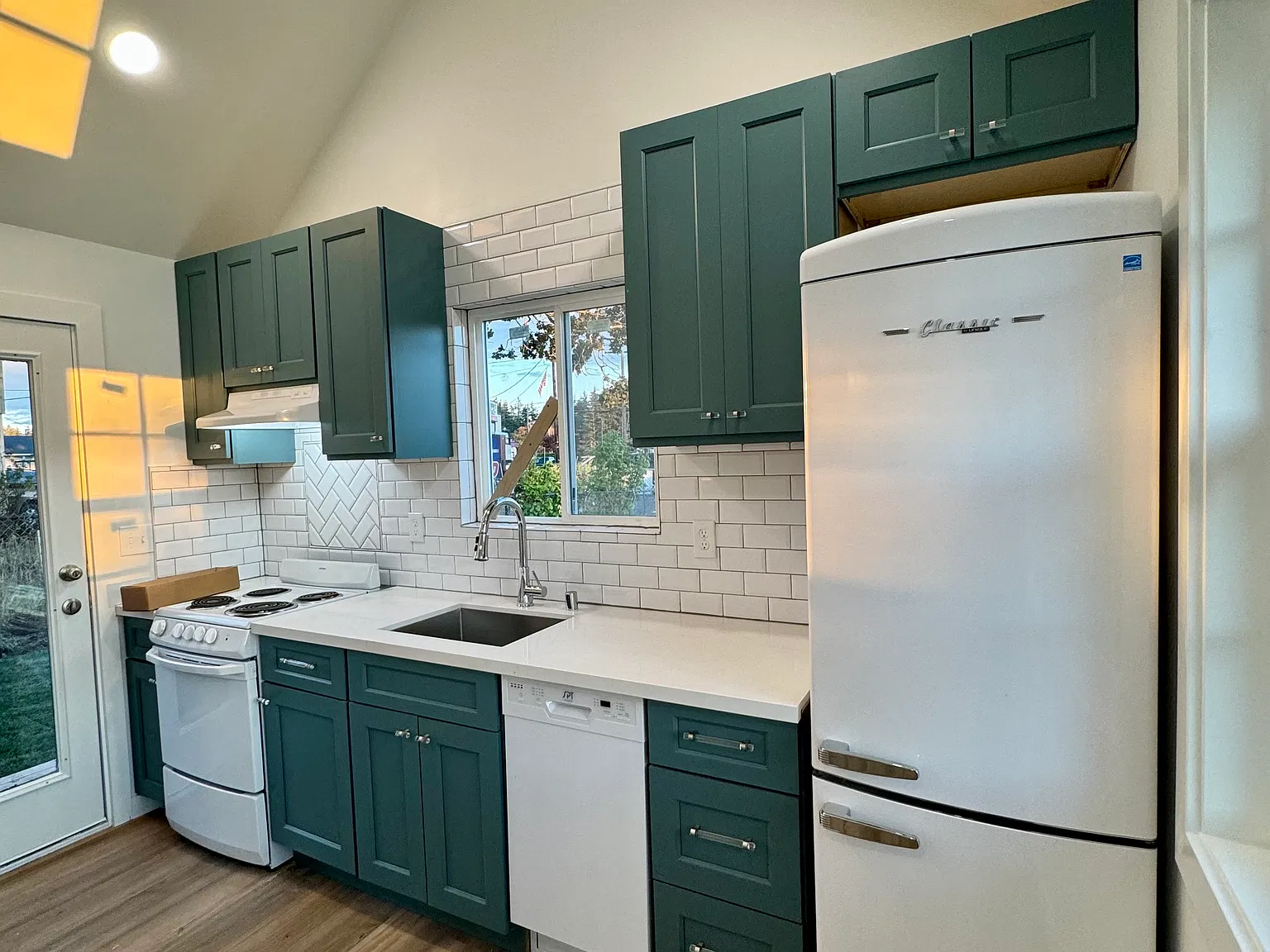 1 bed, $2,050 — Photo 2