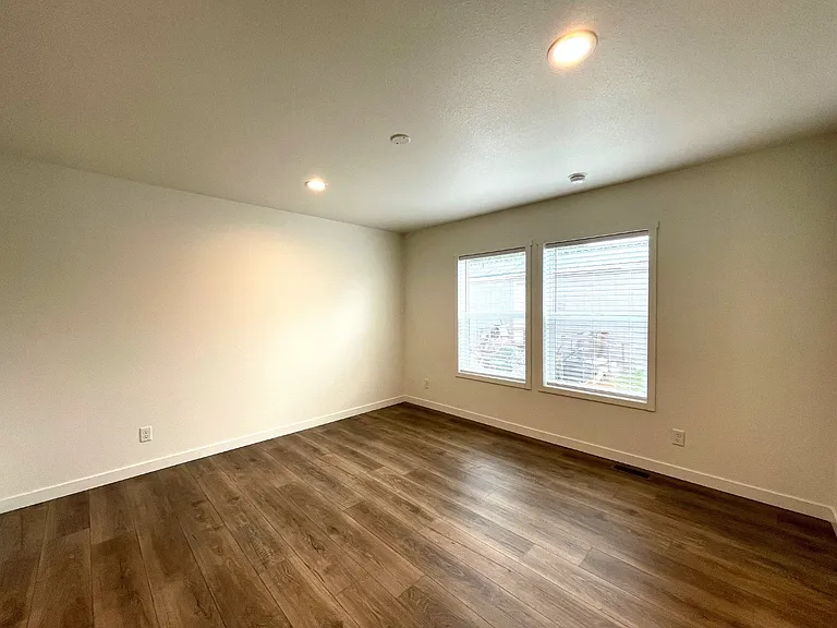 609 Mildred St — Photo 37