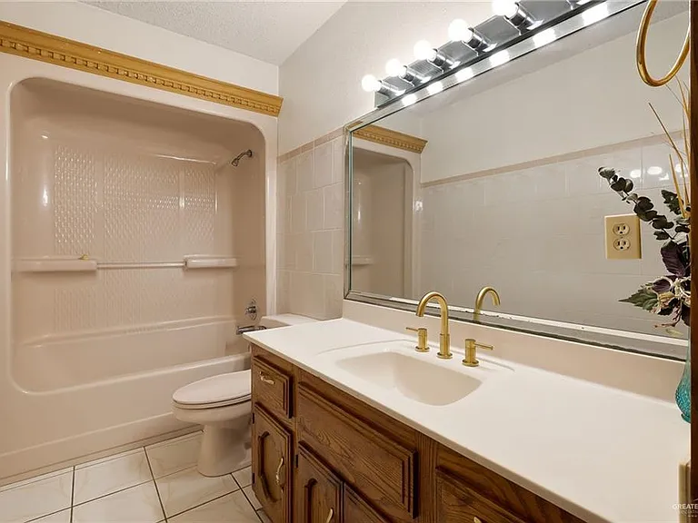 906 W Veterans Blvd — Photo 12