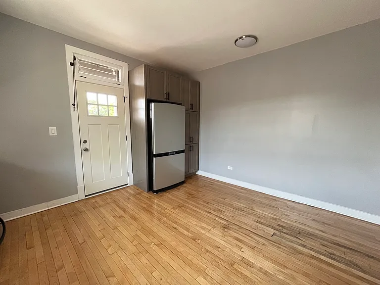 5644 N Artesian Ave #1 — Photo 7
