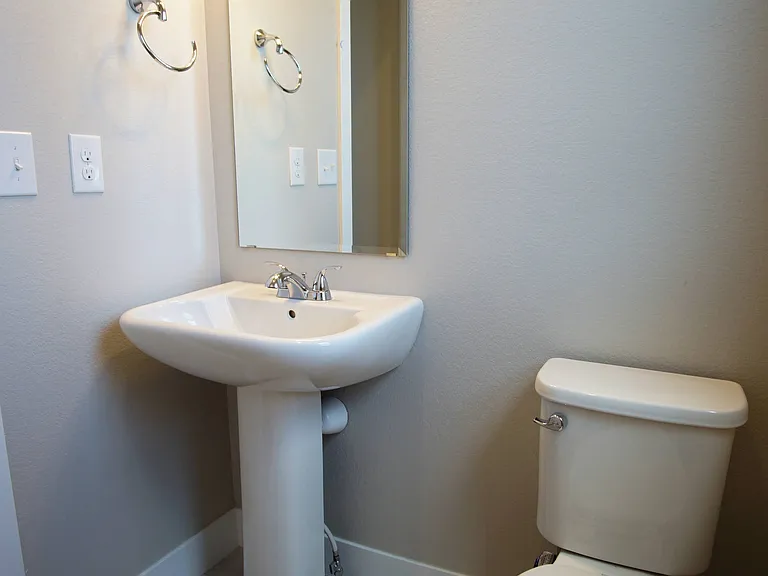 2541 N Moline St #2-BDRM TOWNHOUSE — Photo 7