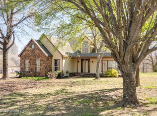 440 Blue Lake Dr, Lake Cormorant, MS 38641