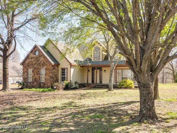 440 Blue Lake Dr, Lake Cormorant, MS 38641