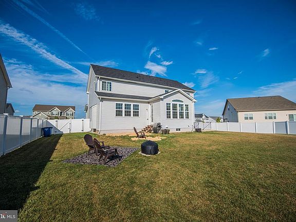3rd image of 238 Bridgewater Dr