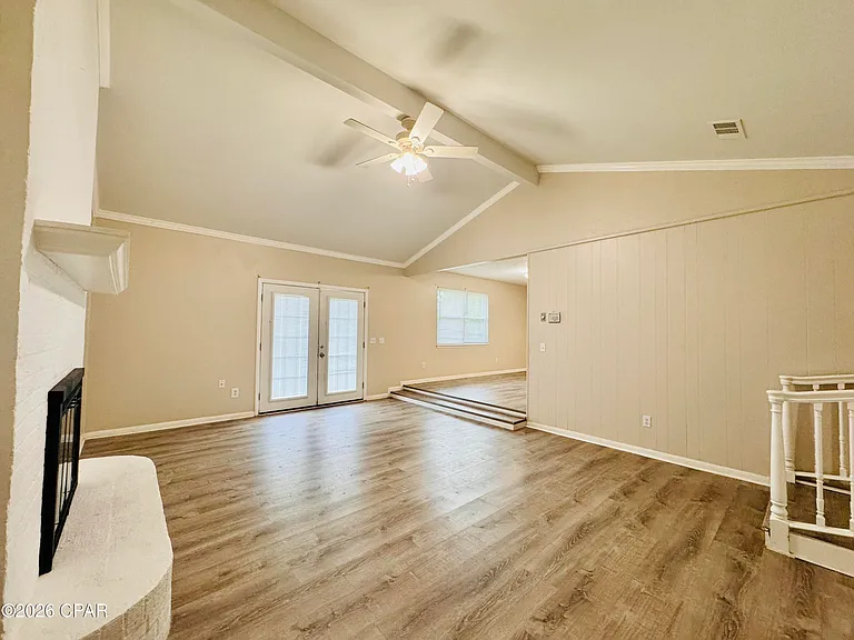 618 Gabriel St — Photo 6