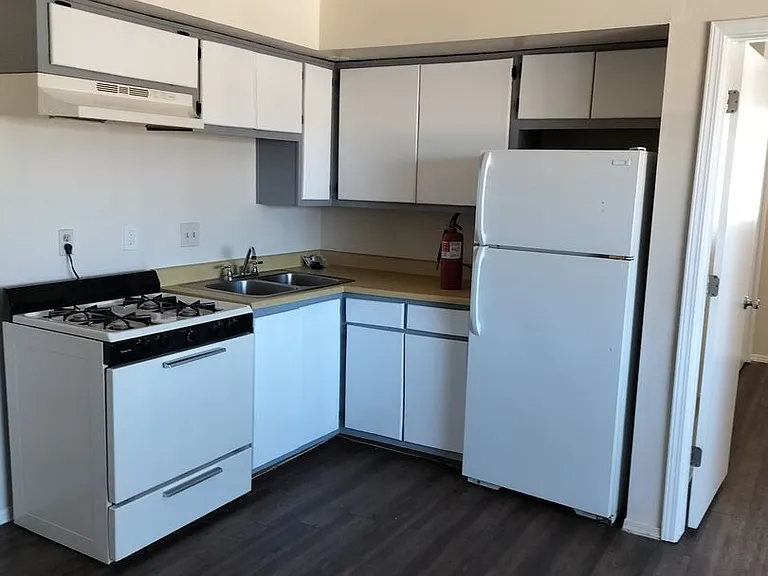 1 Bed/1 Bath in Pet Friendly Community — Photo 4