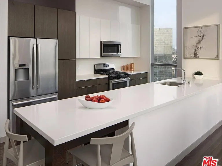 3033 Wilshire Ave #PH1705 — Photo 10