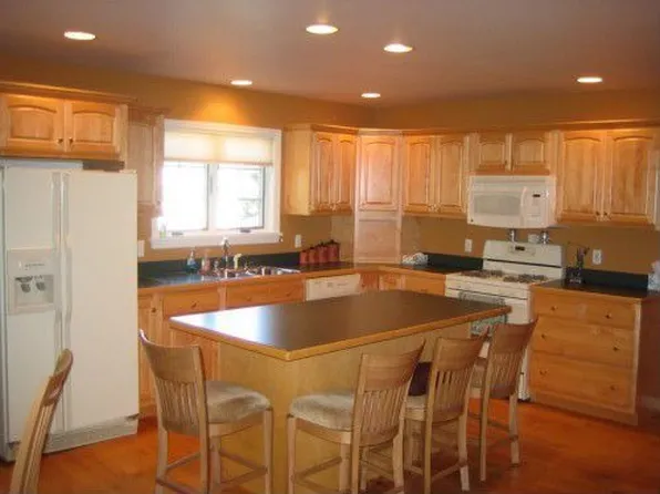 112 Colonial Ct, State College, PA 16801