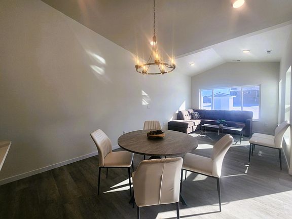 5th image of 805 9th Ave SW #B