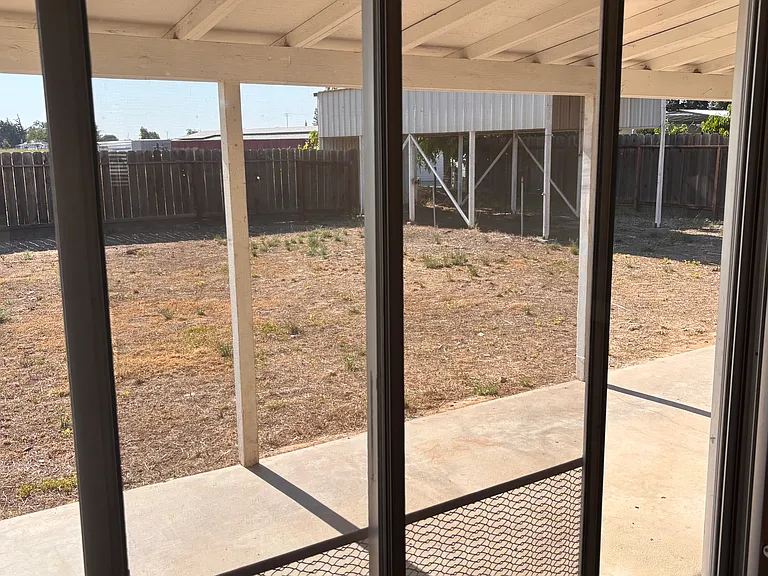 10449 Pioneer Ave — Photo 13