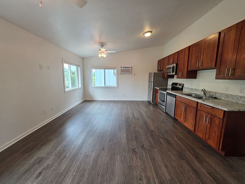 1st image of 117 Maluniu Ave APT E