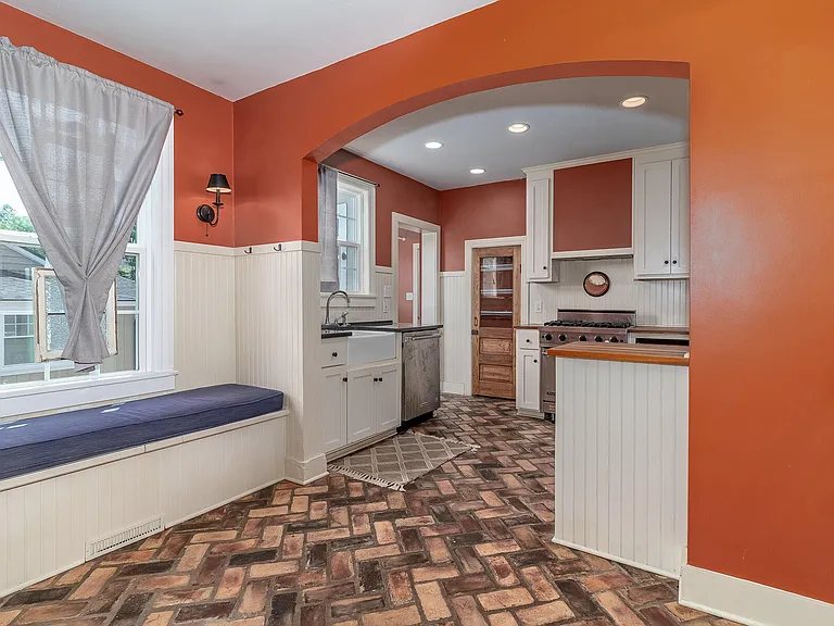 703 Hickman Rd — Photo 11