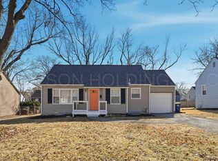 5307 W 50th Ter, Roeland Park, KS 66205