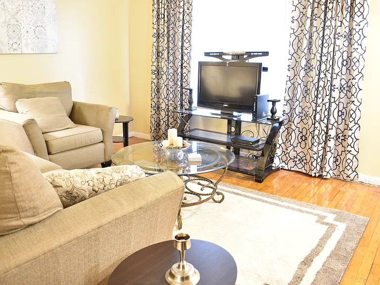 20401 Northlawn St — Photo 6