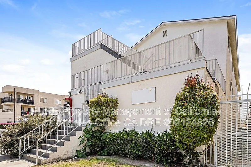 13707 Yukon Ave #4