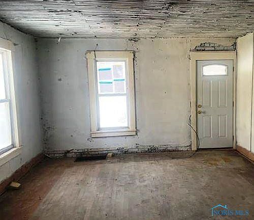 4th image of 146 Railroad St