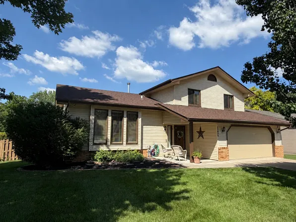12826 Crown Point Ave, Omaha, NE 68164