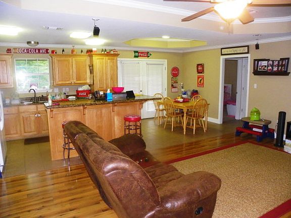 4th image of 630 Plantation Dr