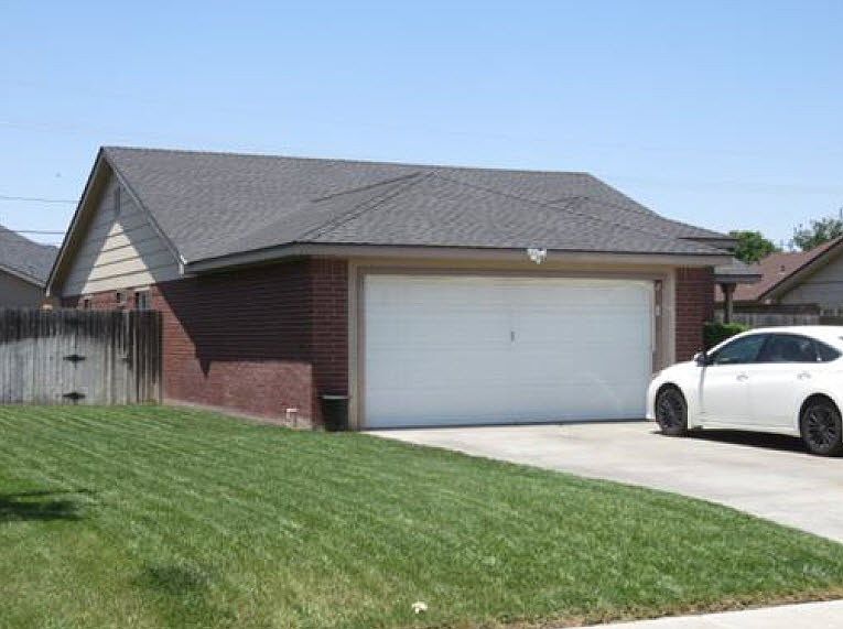 2nd image of 804 Pheasant Run Ave