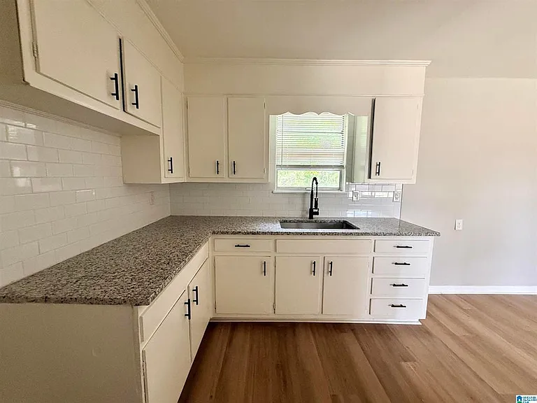 800 Fairfax Dr — Photo 11