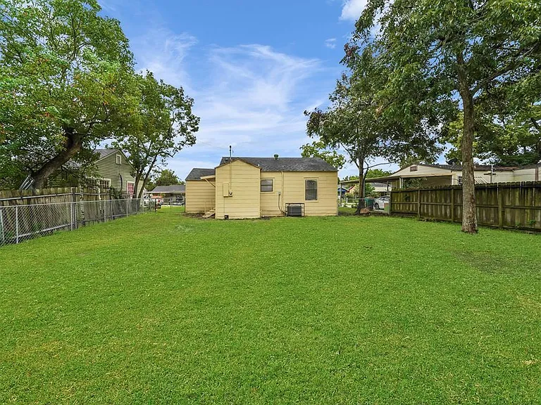 1601 Alabama St — Photo 13