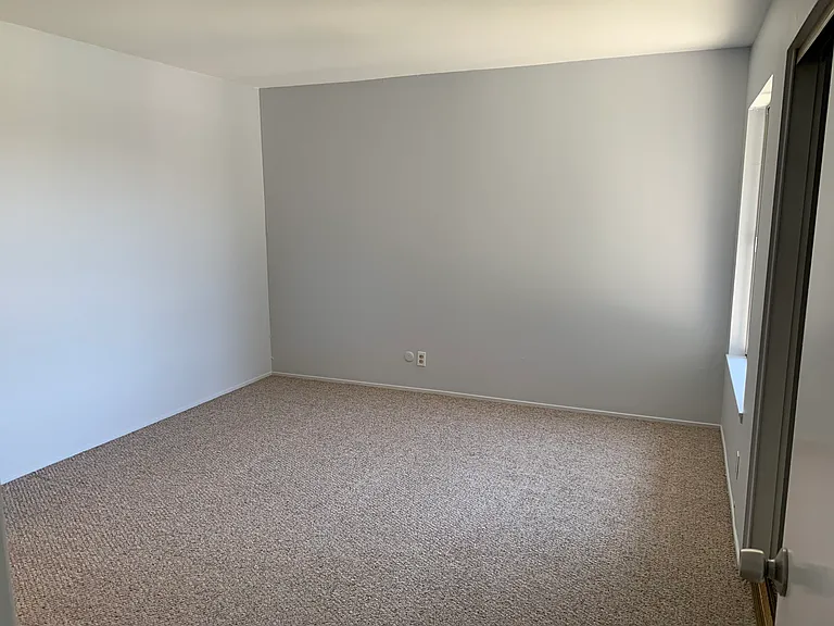 10408 Rutgers Ct — Photo 11