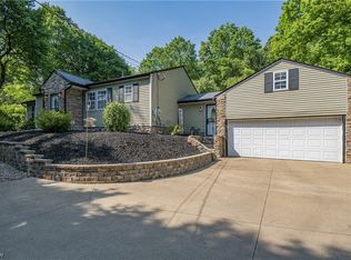 905 W Turkeyfoot Lake Rd, Akron, OH 44319