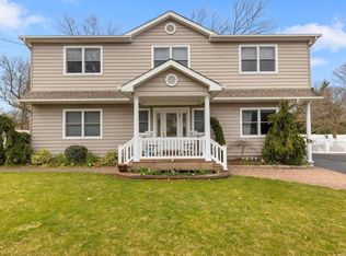 194 Hudson Ave, Lake Grove, NY 11755