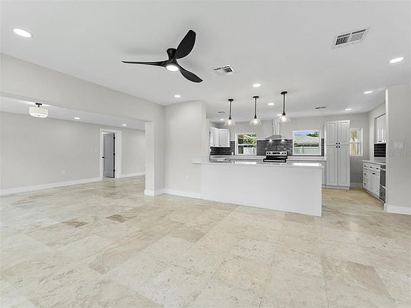 4th image of 1242 Bermuda St
