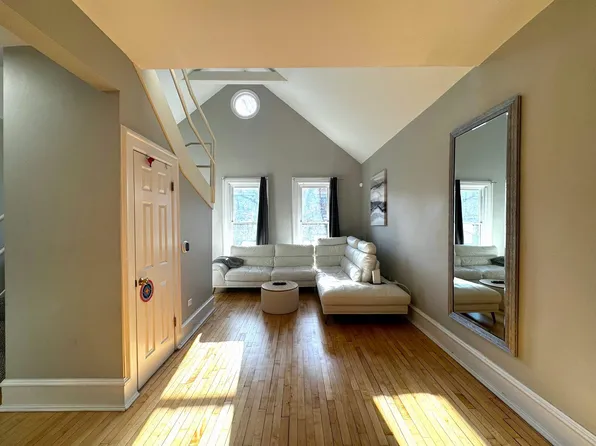 2443 N Seminary Ave #2F, Chicago, IL 60614