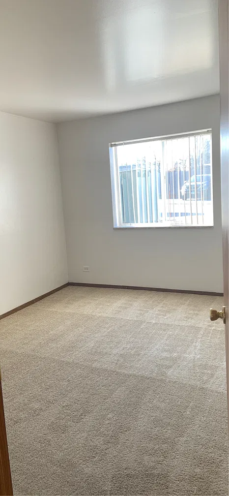 Pioneer Manor. -750-754 — Photo 3