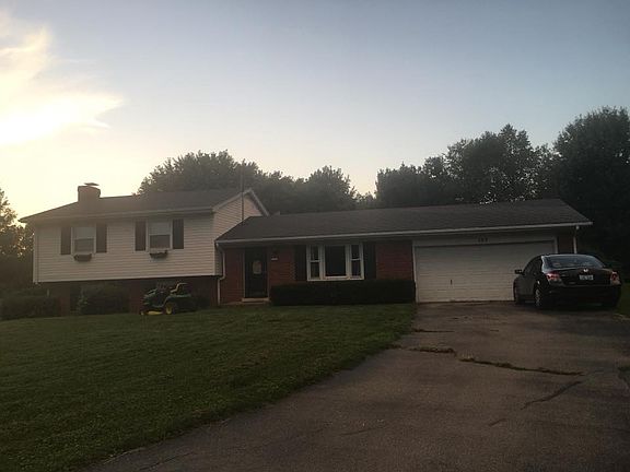 2nd image of 105 Hawthorne Ct