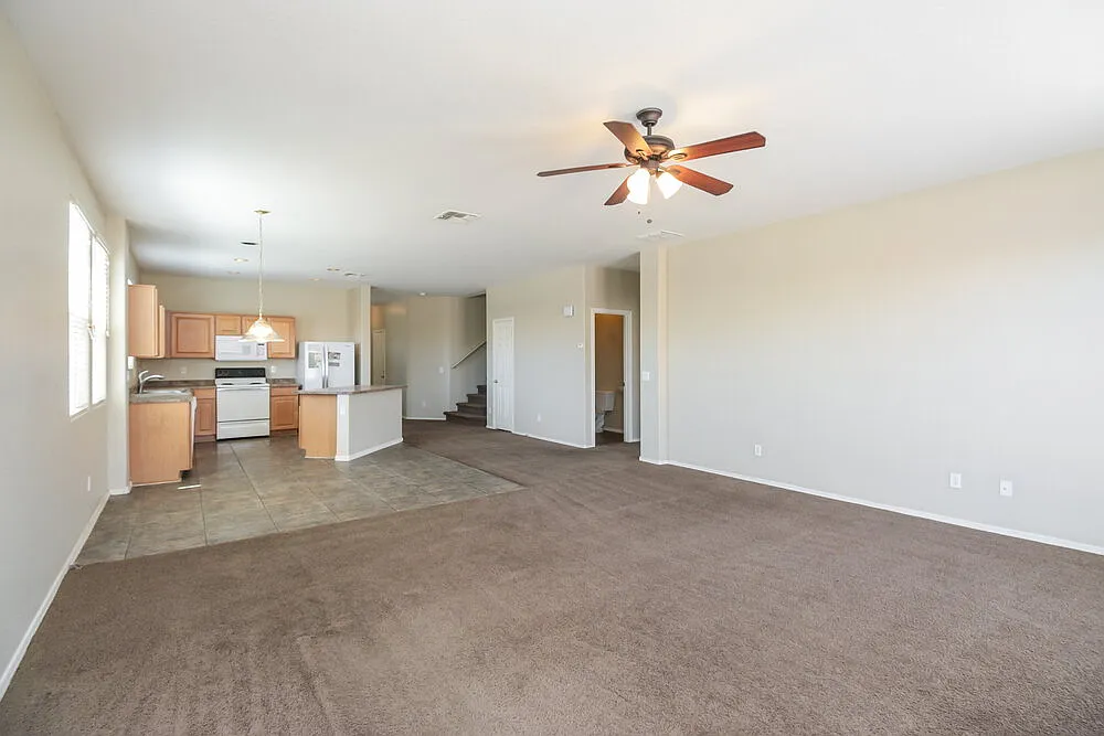 4 bed, 2.5 bath, 3182 sqft, $2,315 — Photo 4
