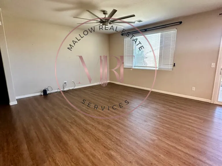 2465 Aberdeen Ct — Photo 2