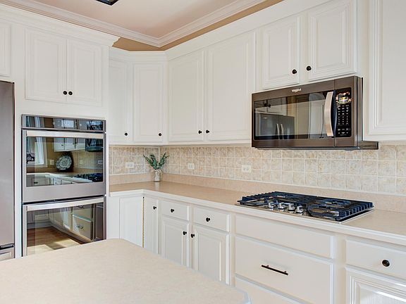 5th image of 141 Pineridge Dr S