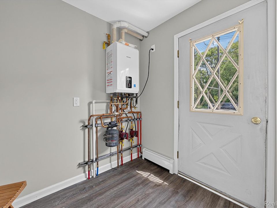 4235 Lake Grove Dr, photo 27
