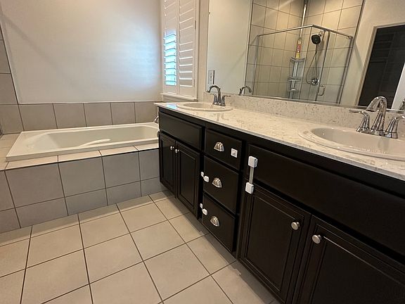 5th image of 800 Farmhouse Way